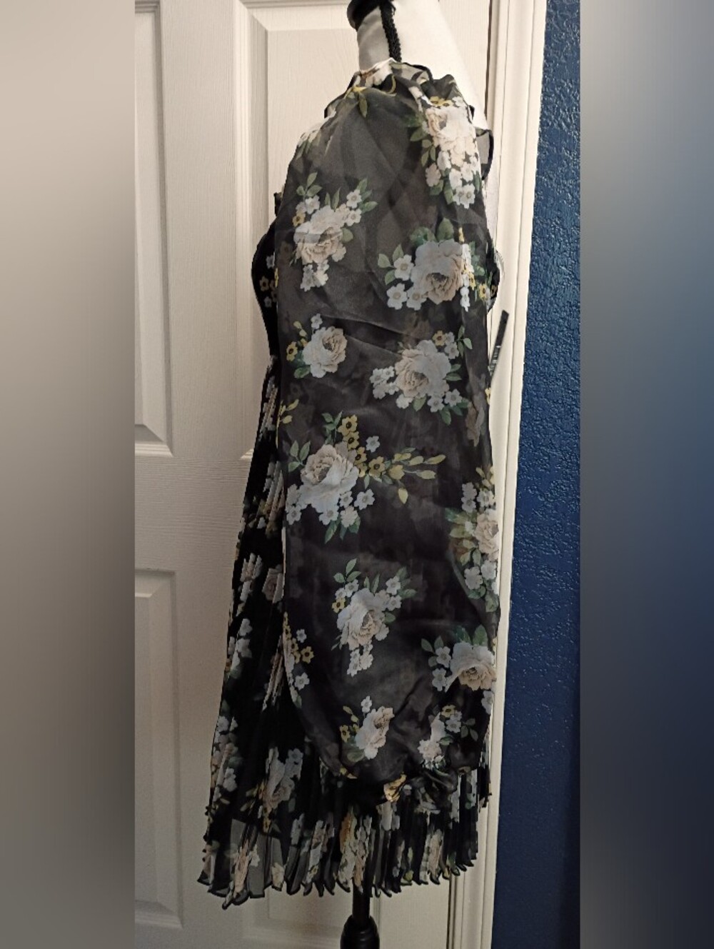 Lulu's Black Floral Pleated Long-Sleeve Babydoll Dress - Picture 3 of 8